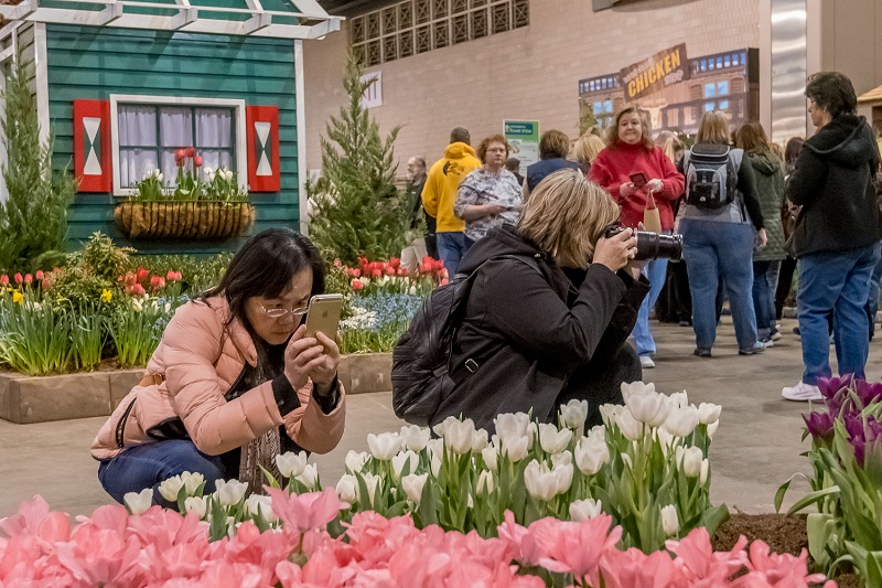 You’ll beat the public crowds and enjoy unimpeded photo ops with a private early morning tour of the Flower Show grounds led by expert docents. (Photo: PA Horticultural Society)